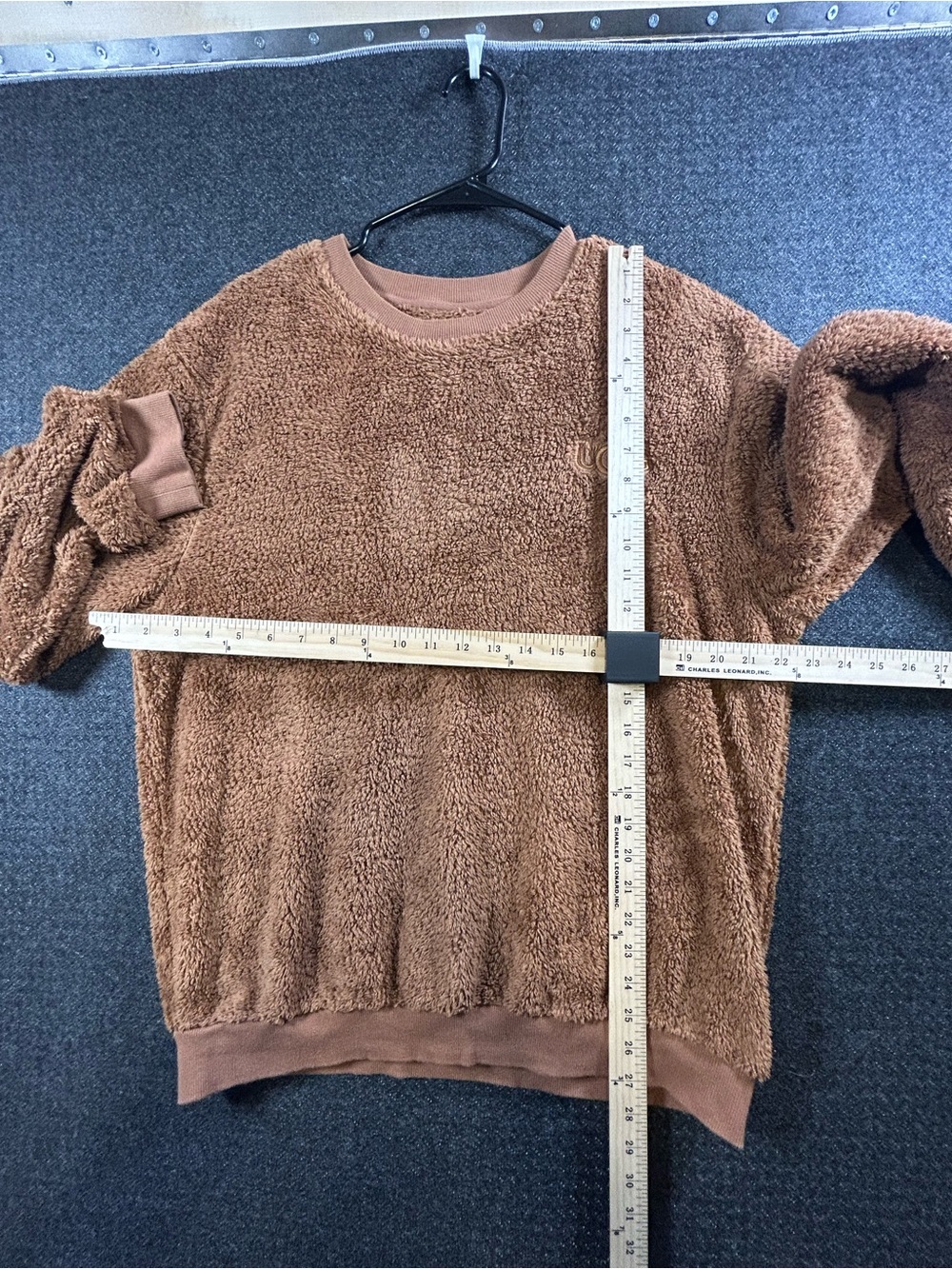 UGG Brown Sherpa Crewneck Pullover Fuzzy With Logo Size Medium - Picture 8 of 8
